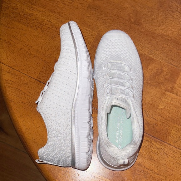 New Skechers Women's White Slip-On Sneakers - Picture 3 of 4